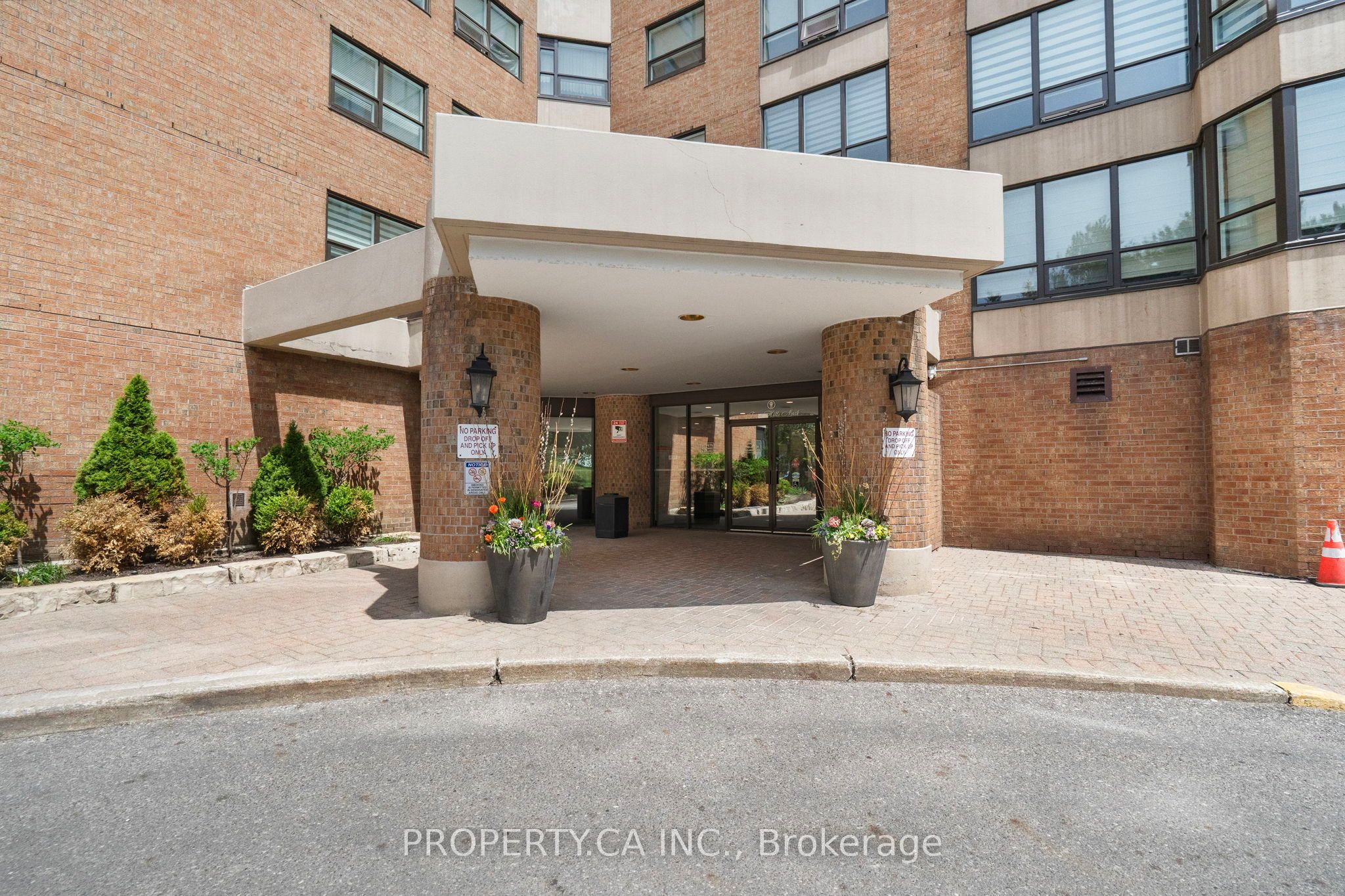 7601 Bathurst Street 101