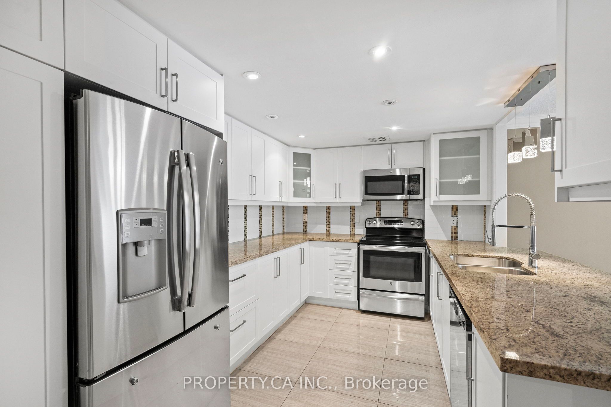 7601 Bathurst Street 101