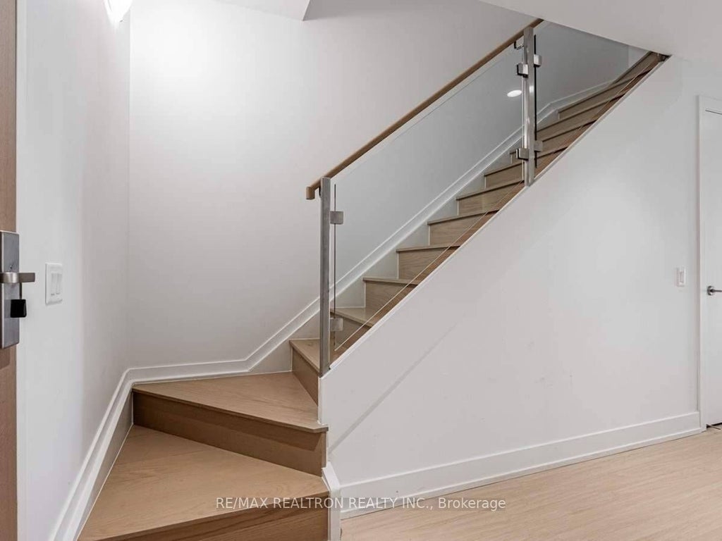 Photo of 7 Grenville Street #513, Toronto, ON M4Y 0E9 (MLS # C13874866)