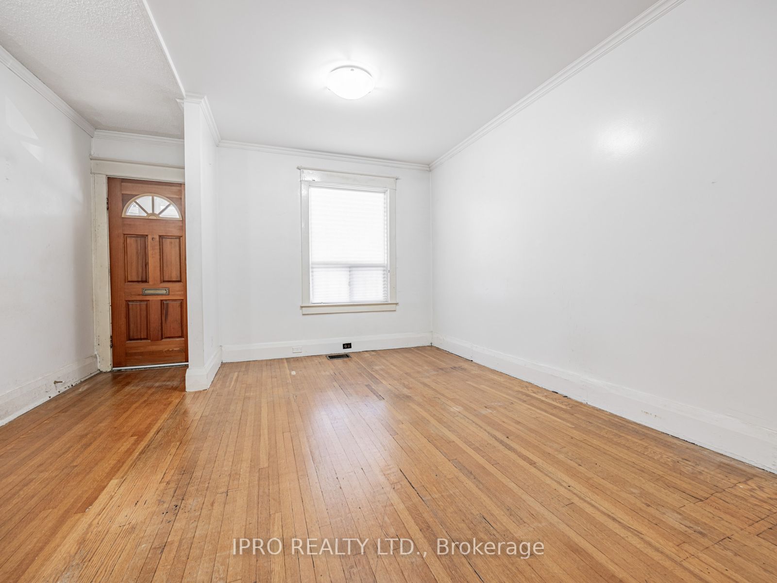 44 Queensdale Avenue