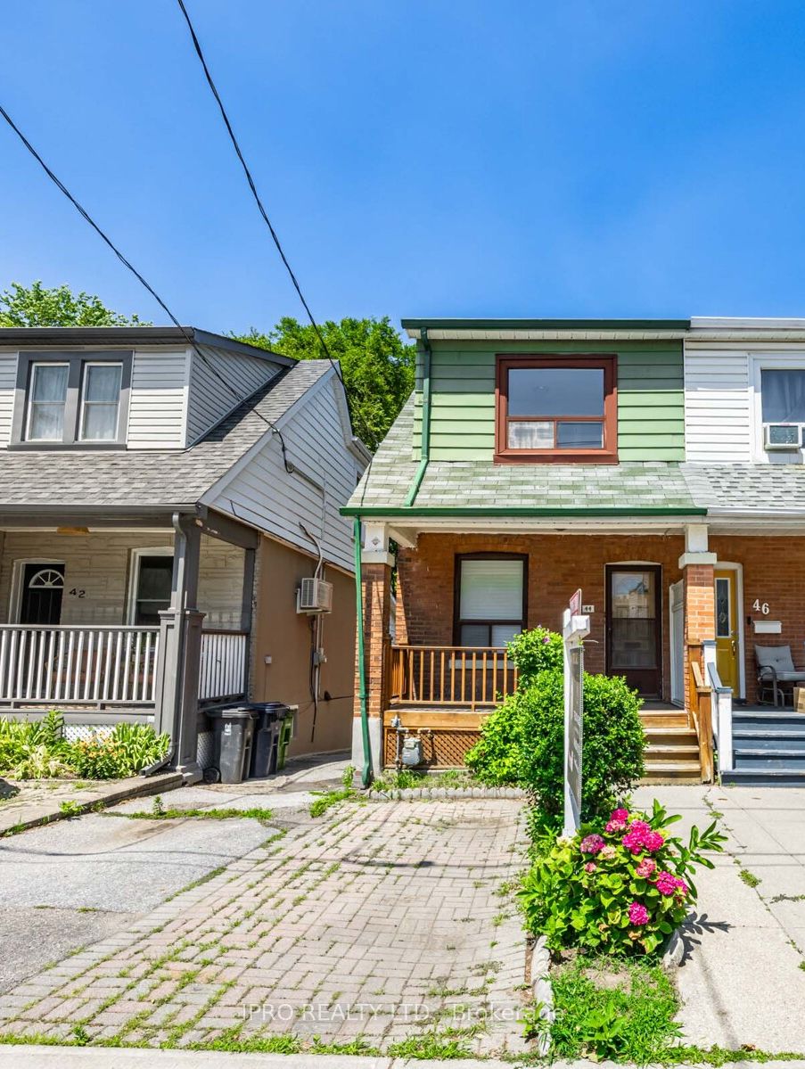 44 Queensdale Avenue