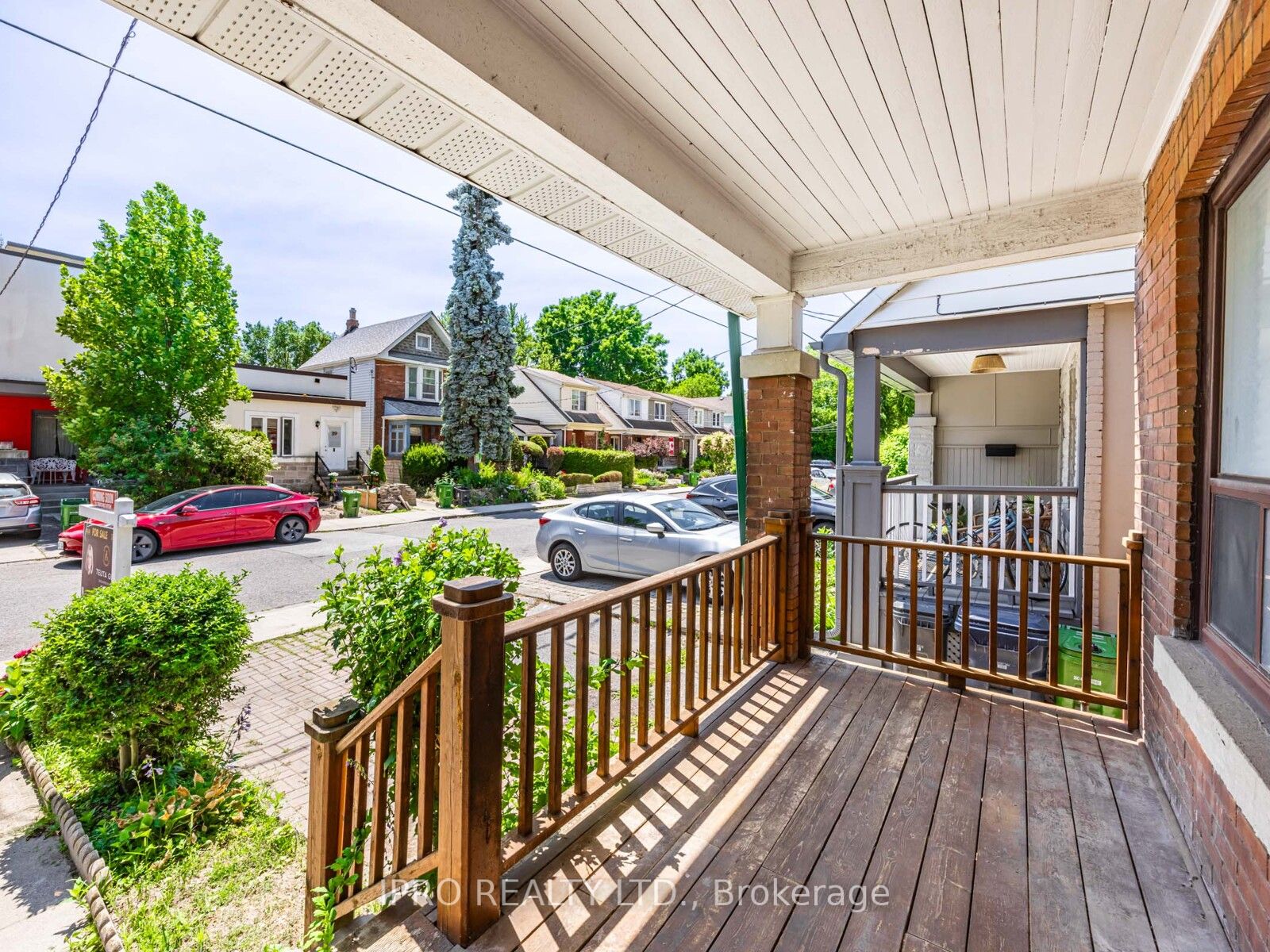 44 Queensdale Avenue