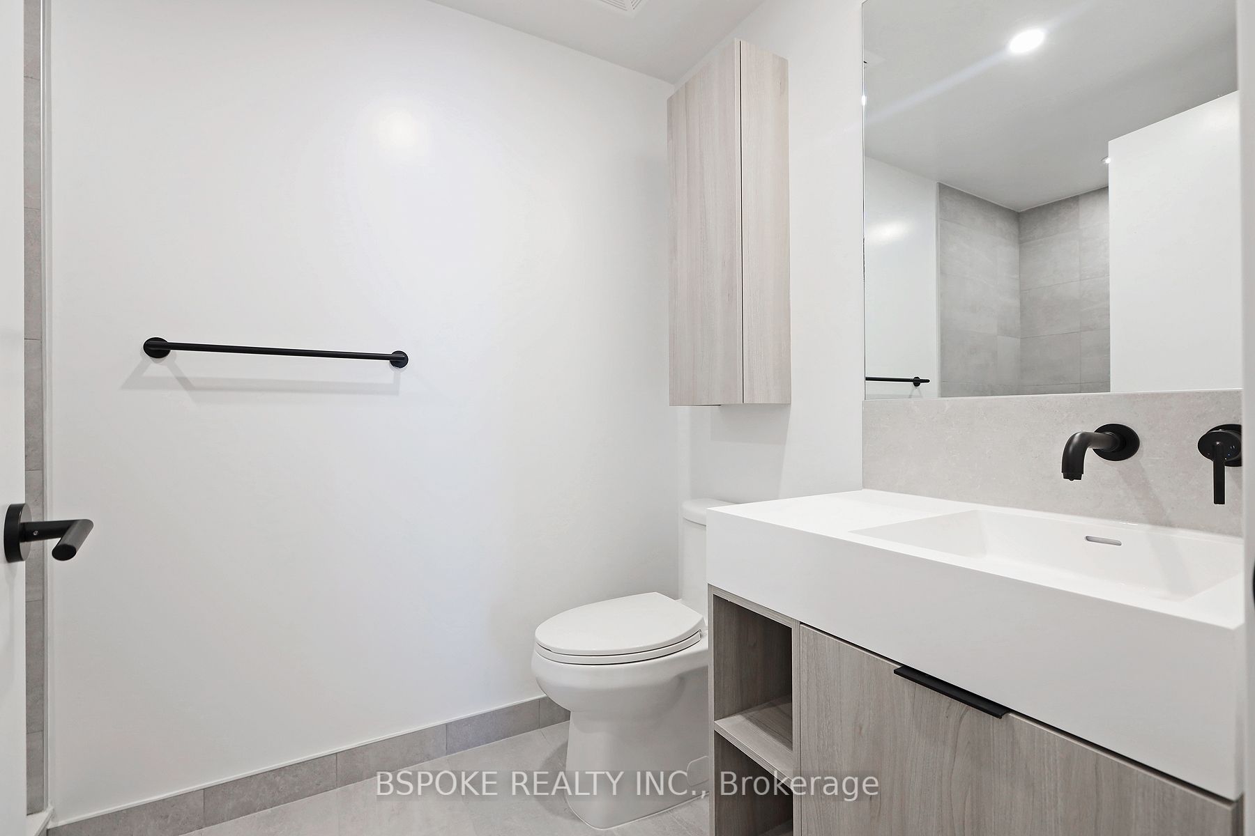 108 Peter Street 2811