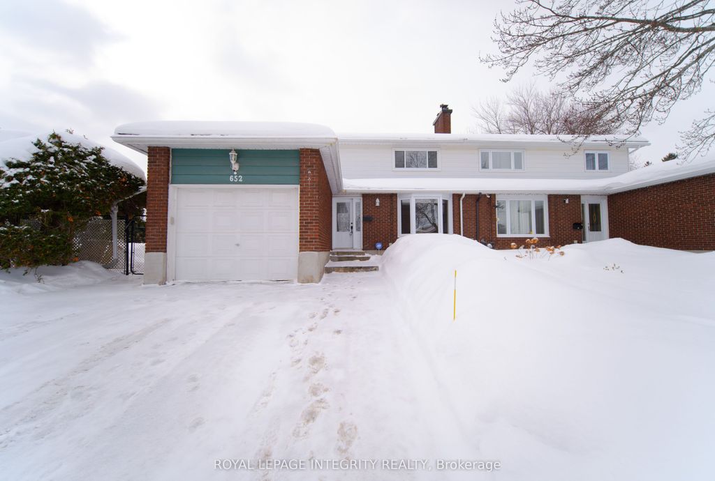Photo of 652 LA VERENDRYE Drive, Beacon Hill North - South and Area, ON K1J 7X4 (MLS # X12785824)