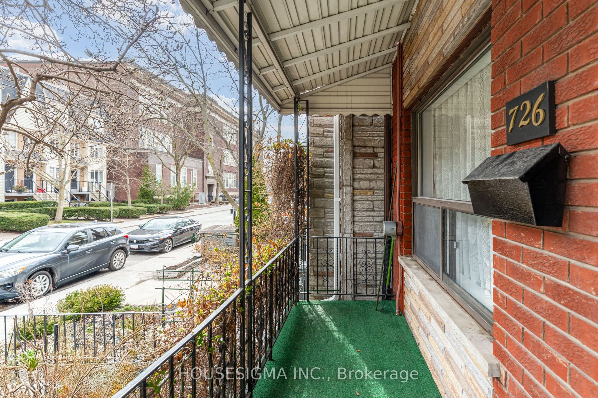 726 Adelaide Street W