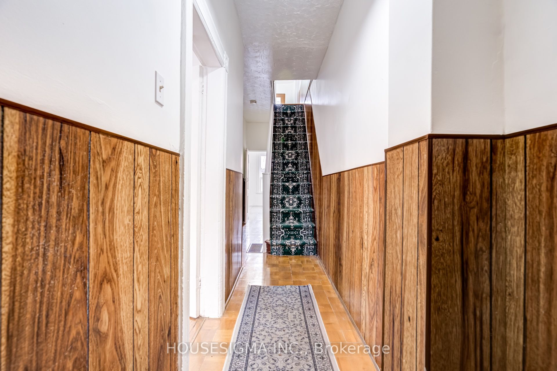 726 Adelaide Street W