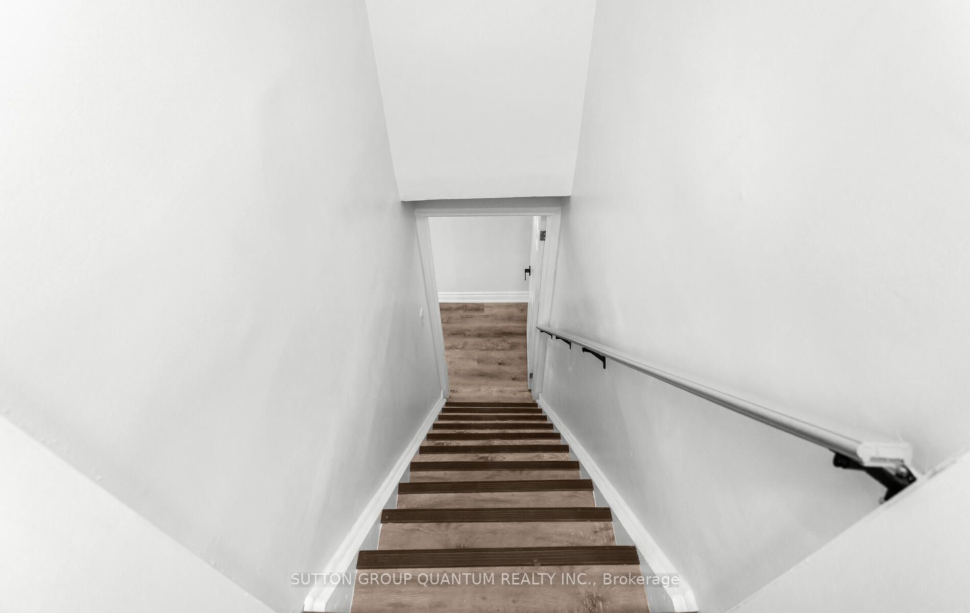 313 Ashbury Road E Lower