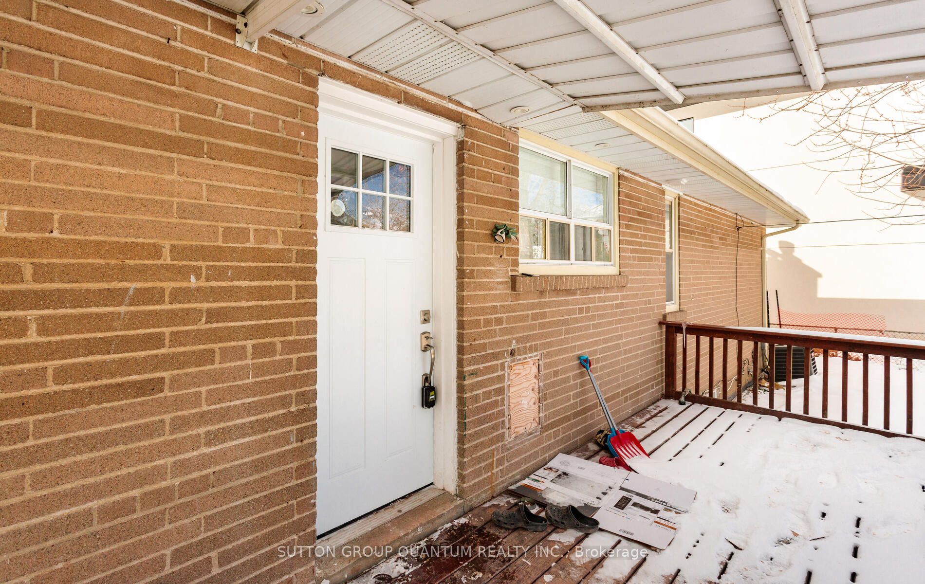 313 Ashbury Road E Lower