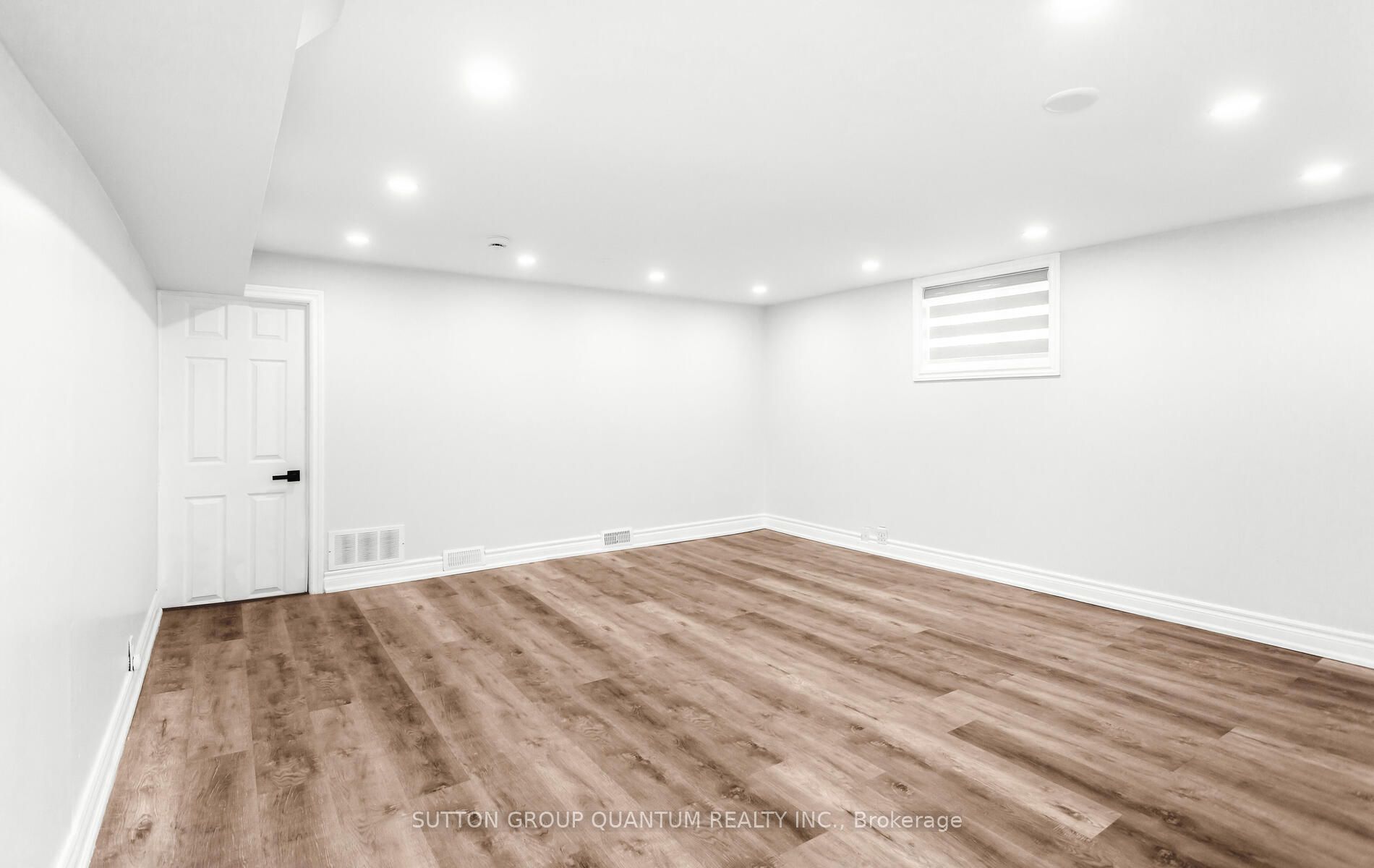 313 Ashbury Road E Lower