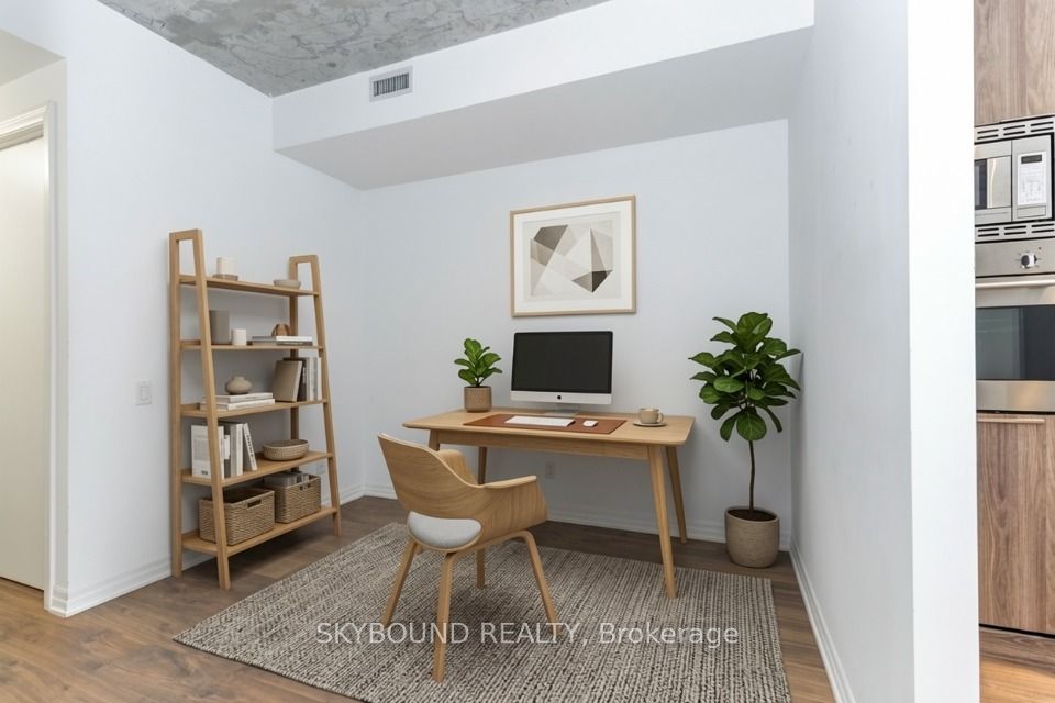 88 Blue Jays Way 2704