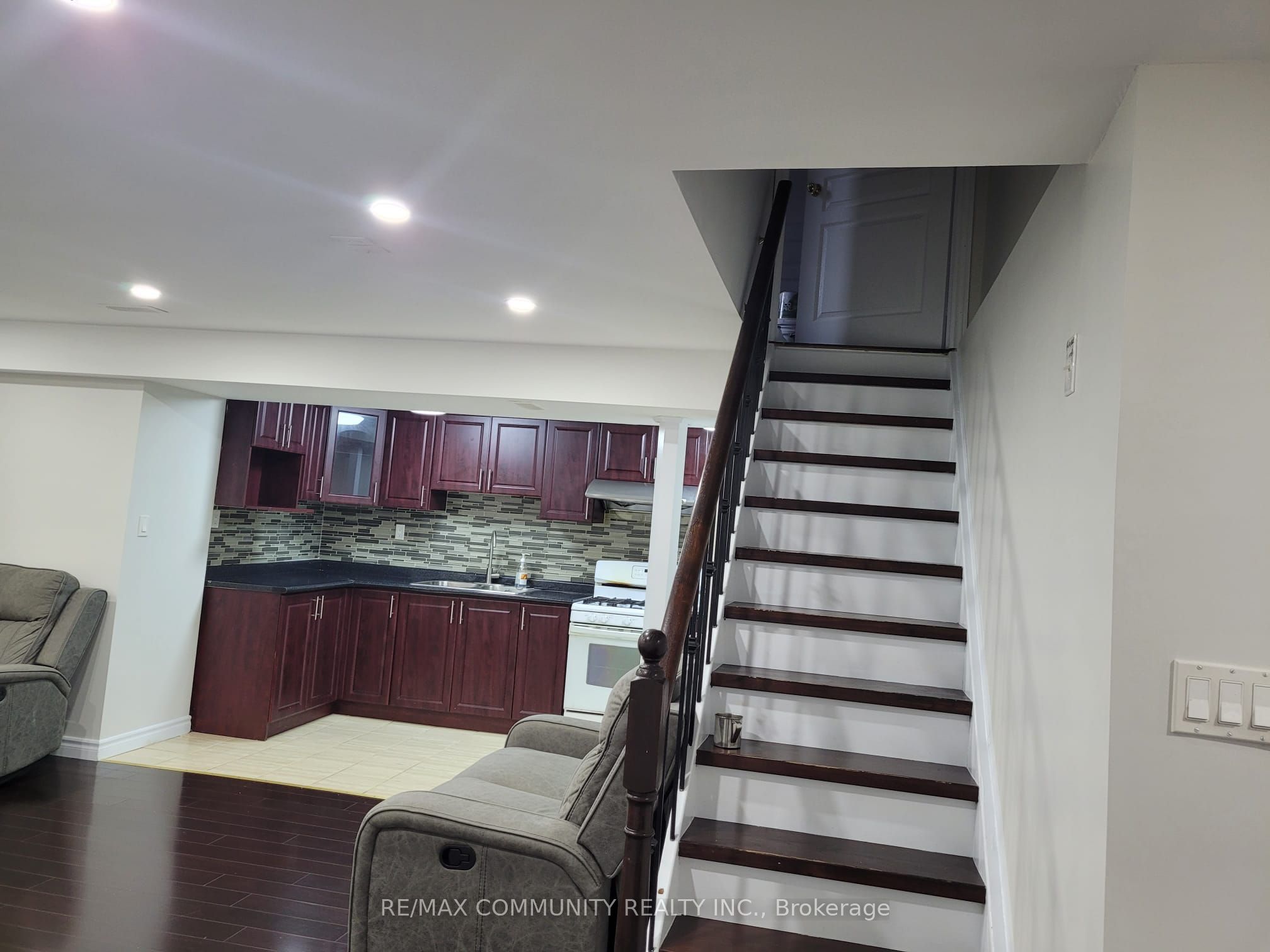 14 Condarcuri Crescent W Lowel Basement