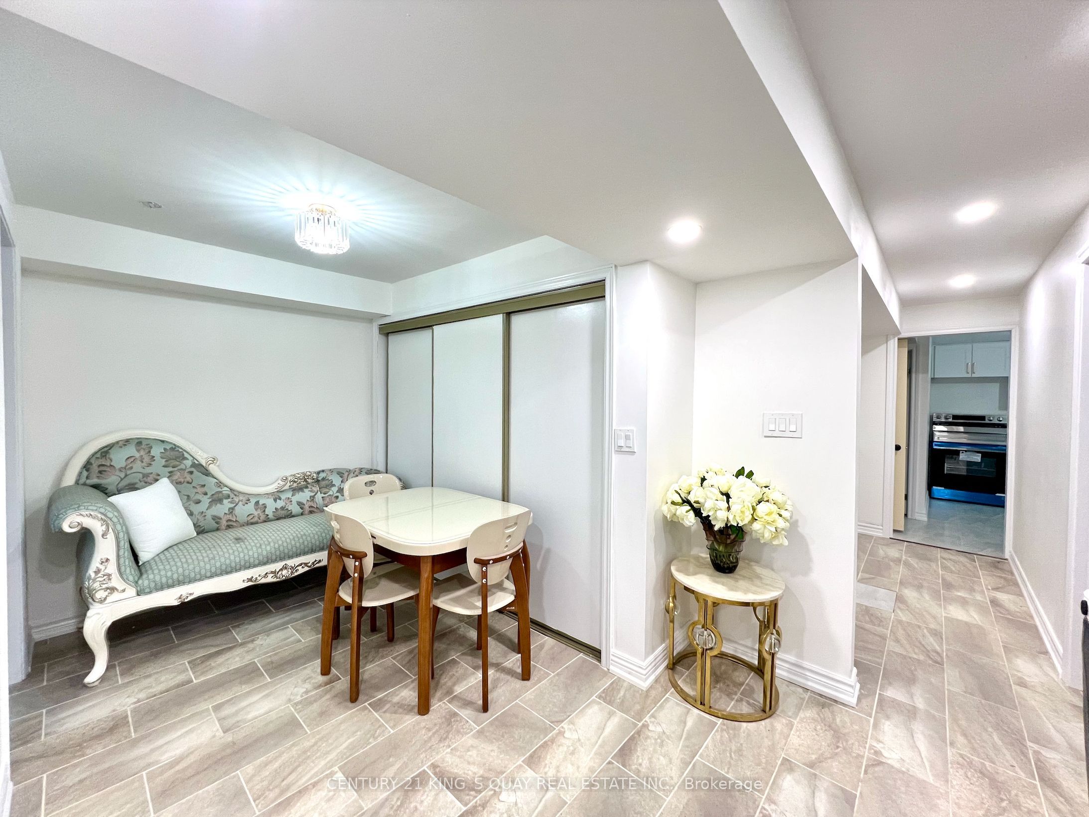 19 Pining Road Lower W/O