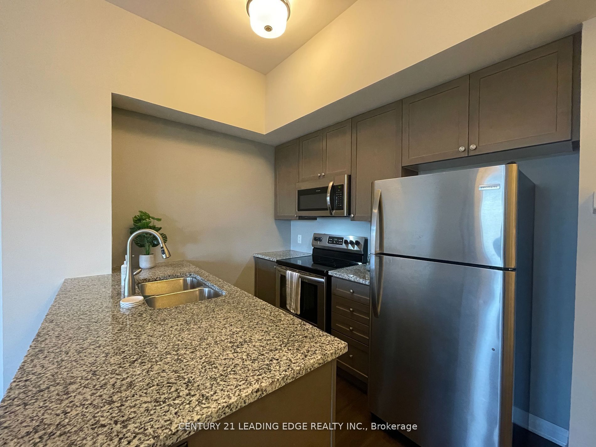 2 ADAM SELLERS Street 107