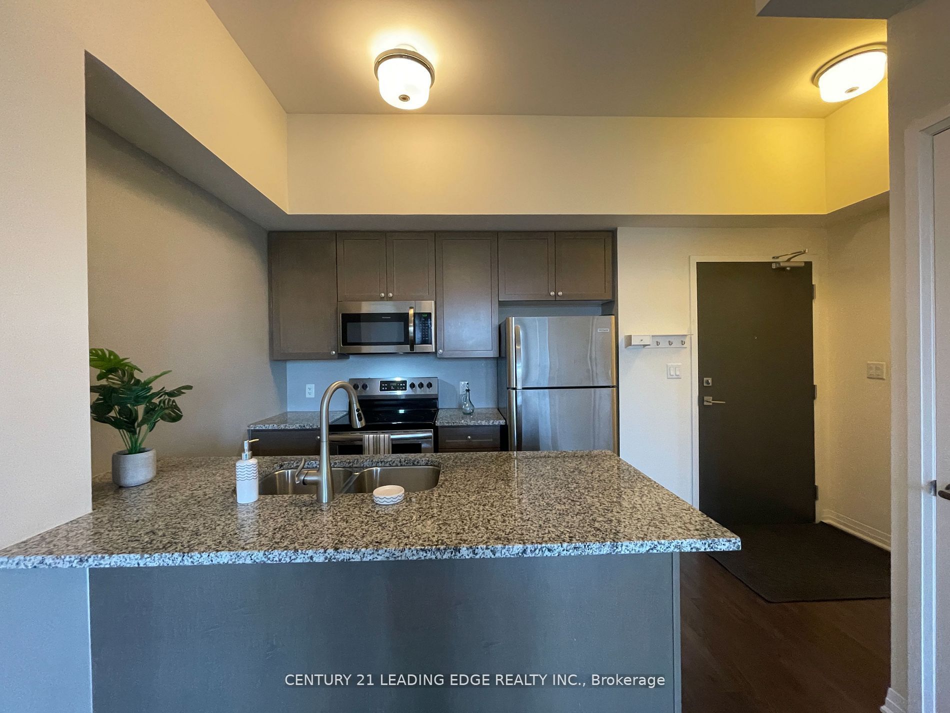 2 ADAM SELLERS Street 107