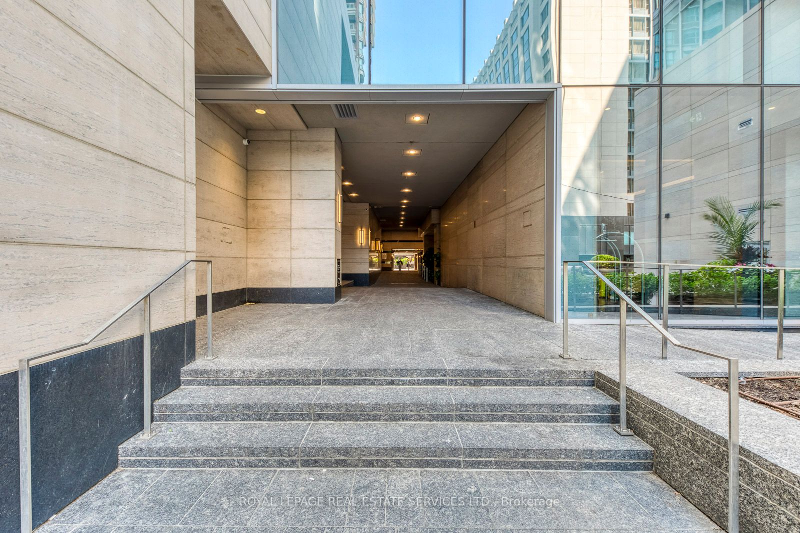 155 Yorkville Avenue 2213