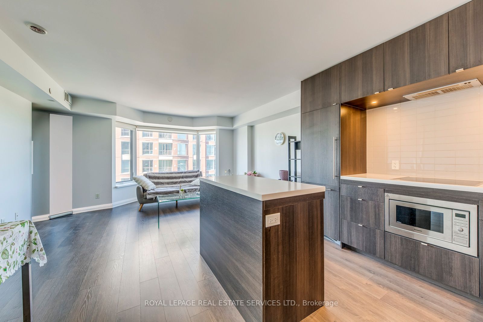 155 Yorkville Avenue 2213