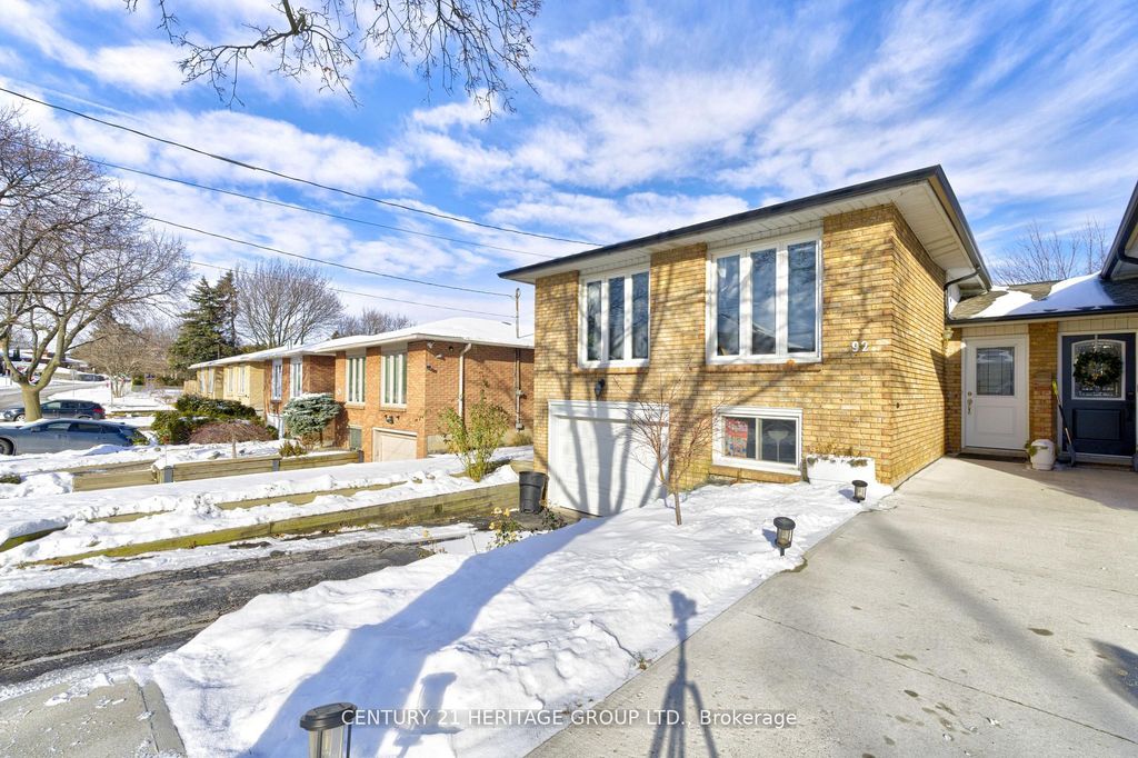 Photo of 92 Horning Drive, Hamilton, ON L9C 6L1 (MLS # X12830308)