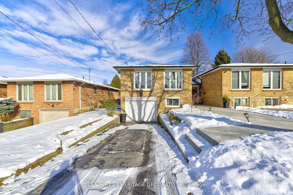 Photo of 92 Horning Drive, Hamilton, ON L9C 6L1 (MLS # X12830308)