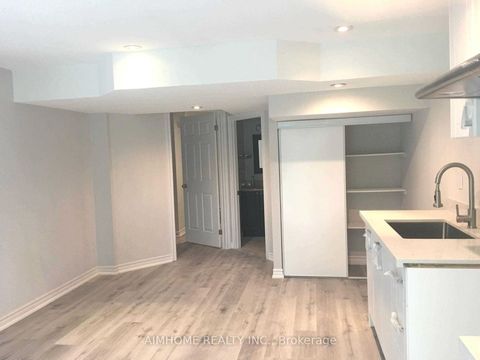 71 Dewpoint Road Lower Vaughan ON L4J 9E1