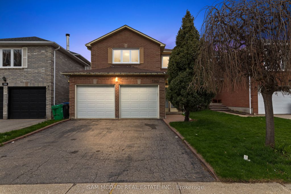 Photo of 3182 Shadetree Drive, Mississauga, ON L5N 6P4 (MLS # W13093438)