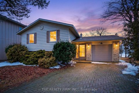 4084 Bluepoint Drive Plympton-Wyoming ON N0N 1J6