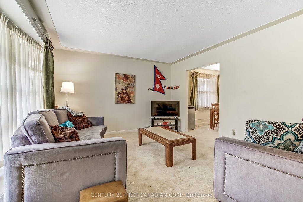Photo of 698 Chiddington Avenue, London South, ON N6C 2W8 (MLS # X14027064)