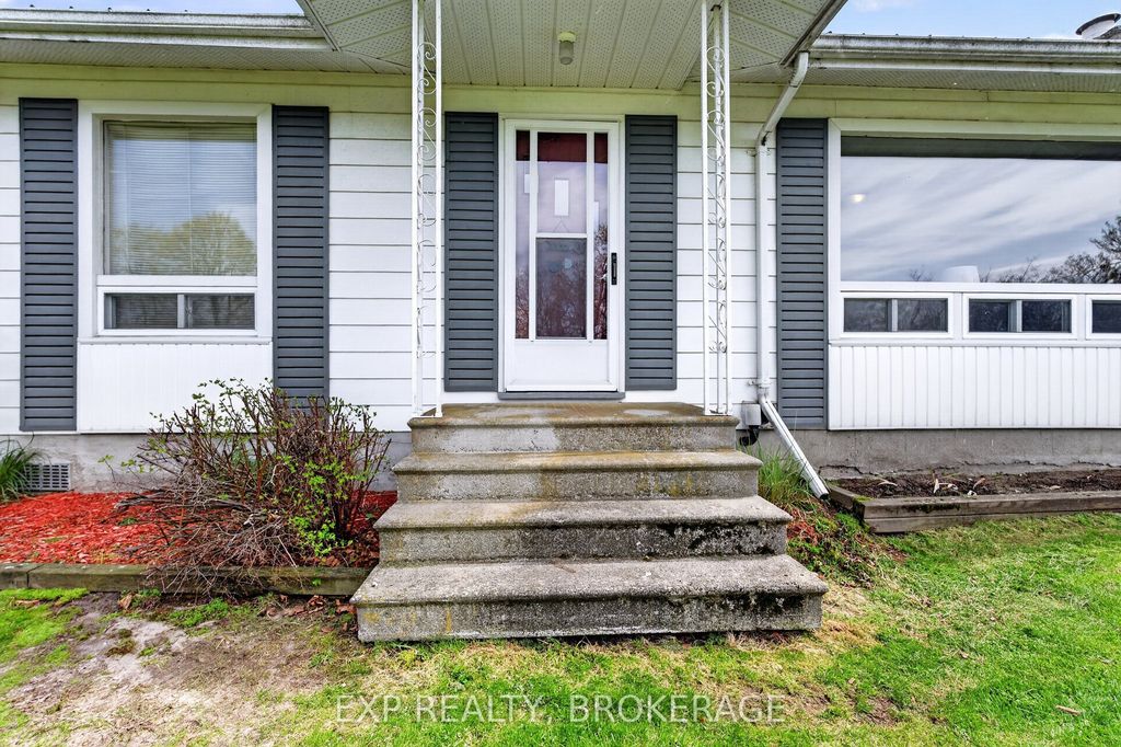 Photo of 29 HILLCREST Street, Frontenac Islands, ON K0H 2Y0 (MLS # X13080700)