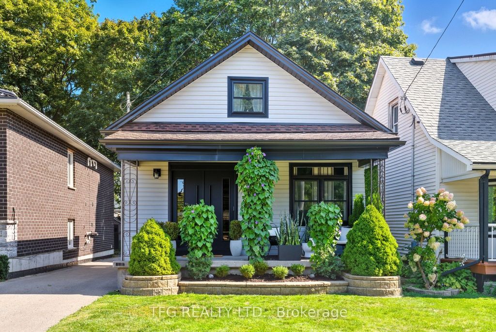 Photo of 107 Cromwell Avenue, Oshawa, ON L1J 4T5 (MLS # E12555468)