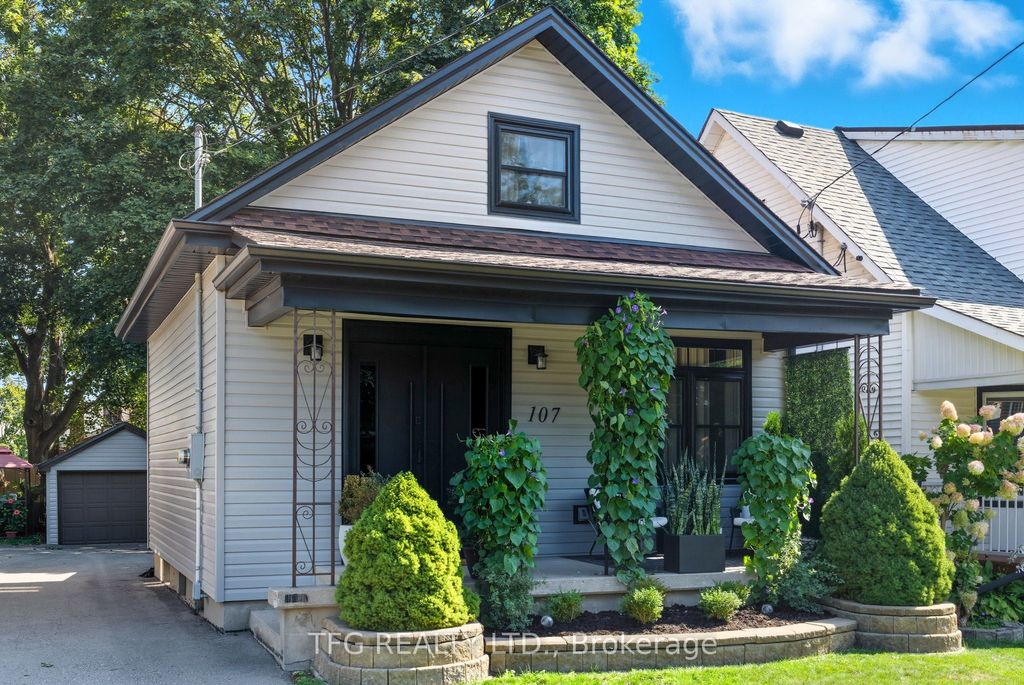 Photo of 107 Cromwell Avenue, Oshawa, ON L1J 4T5 (MLS # E12555468)