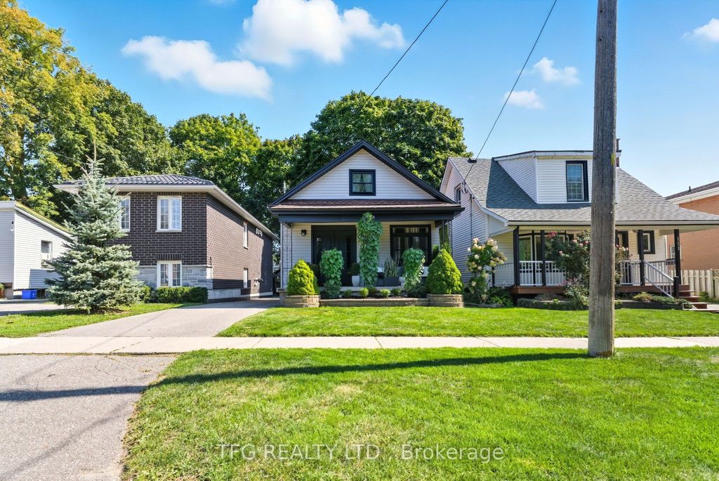 Photo of 107 Cromwell Avenue, Oshawa, ON L1J 4T5 (MLS # E12555468)