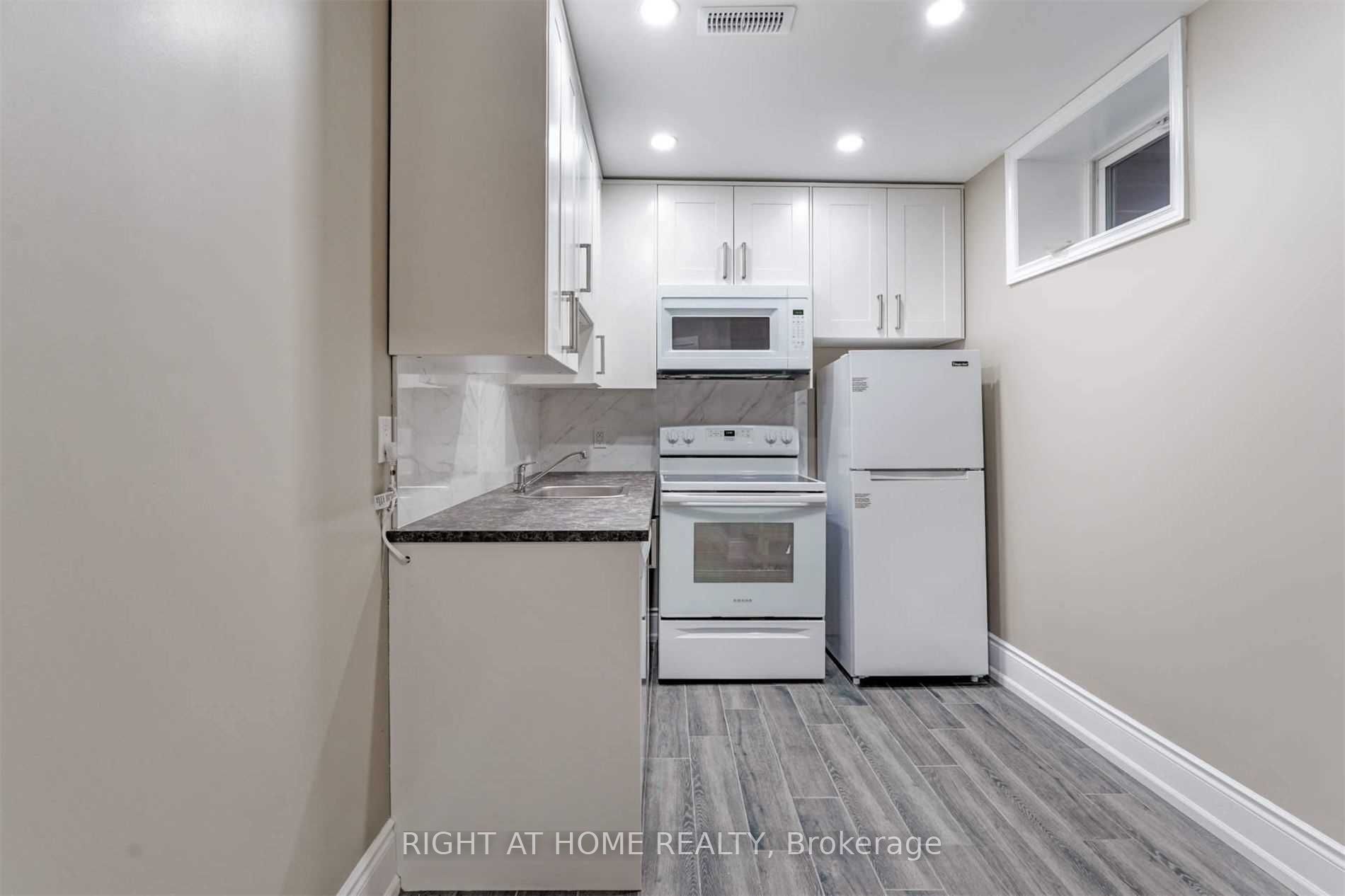 133 Meadowvale Drive Lower