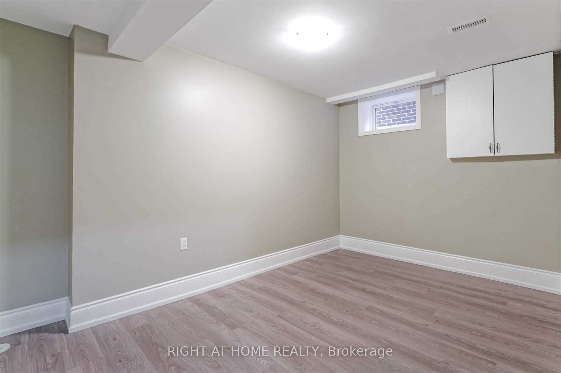 133 Meadowvale Drive Lower