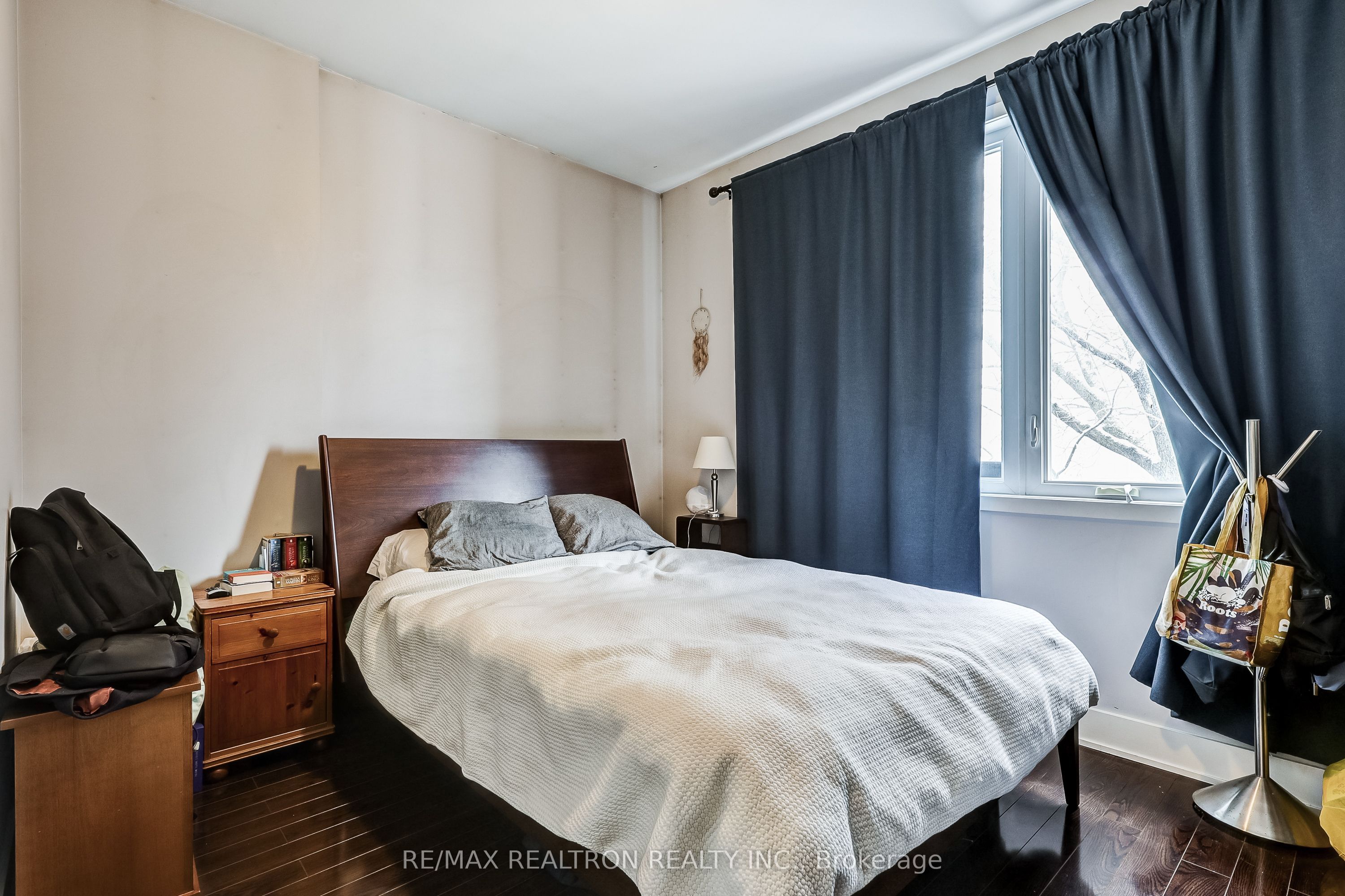 588 Ossington Avenue 2nd Flr