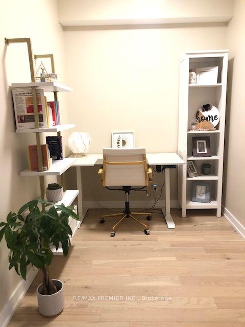 2212 Lake Shore Boulevard W 4210