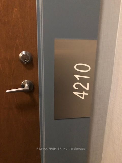 2212 Lake Shore Boulevard W 4210