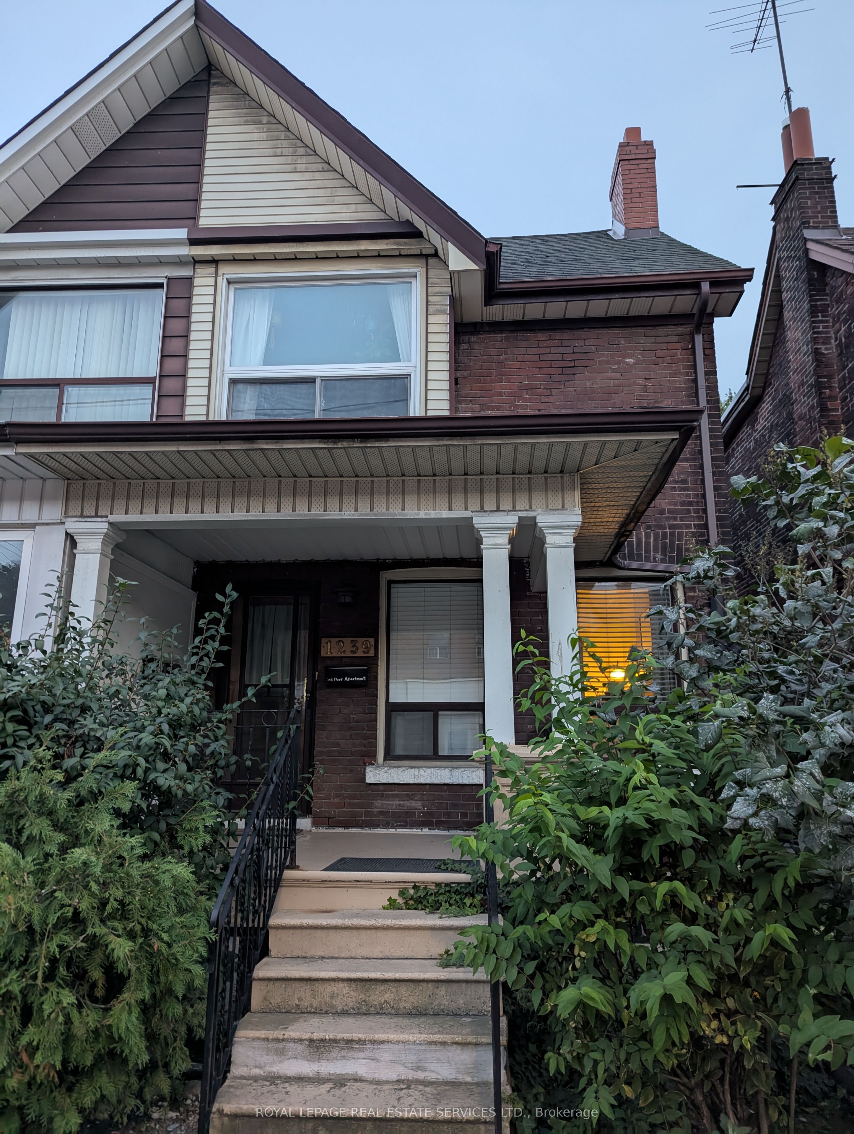 1239 College Street 2nd Flr