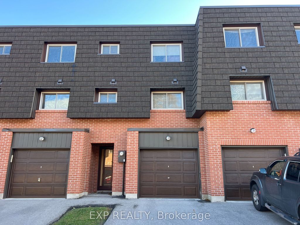 Photo of 19 Darras Court, Brampton, ON L6T 1W7 (MLS # W12549826)