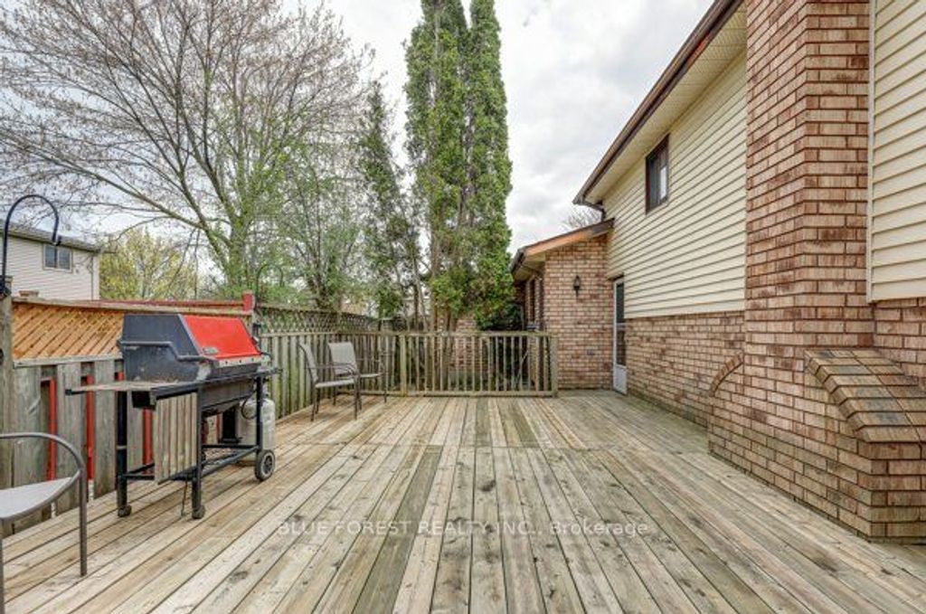 Photo of 224 N Conway Drive N, London South, ON N6E 3J5 (MLS # X13079564)