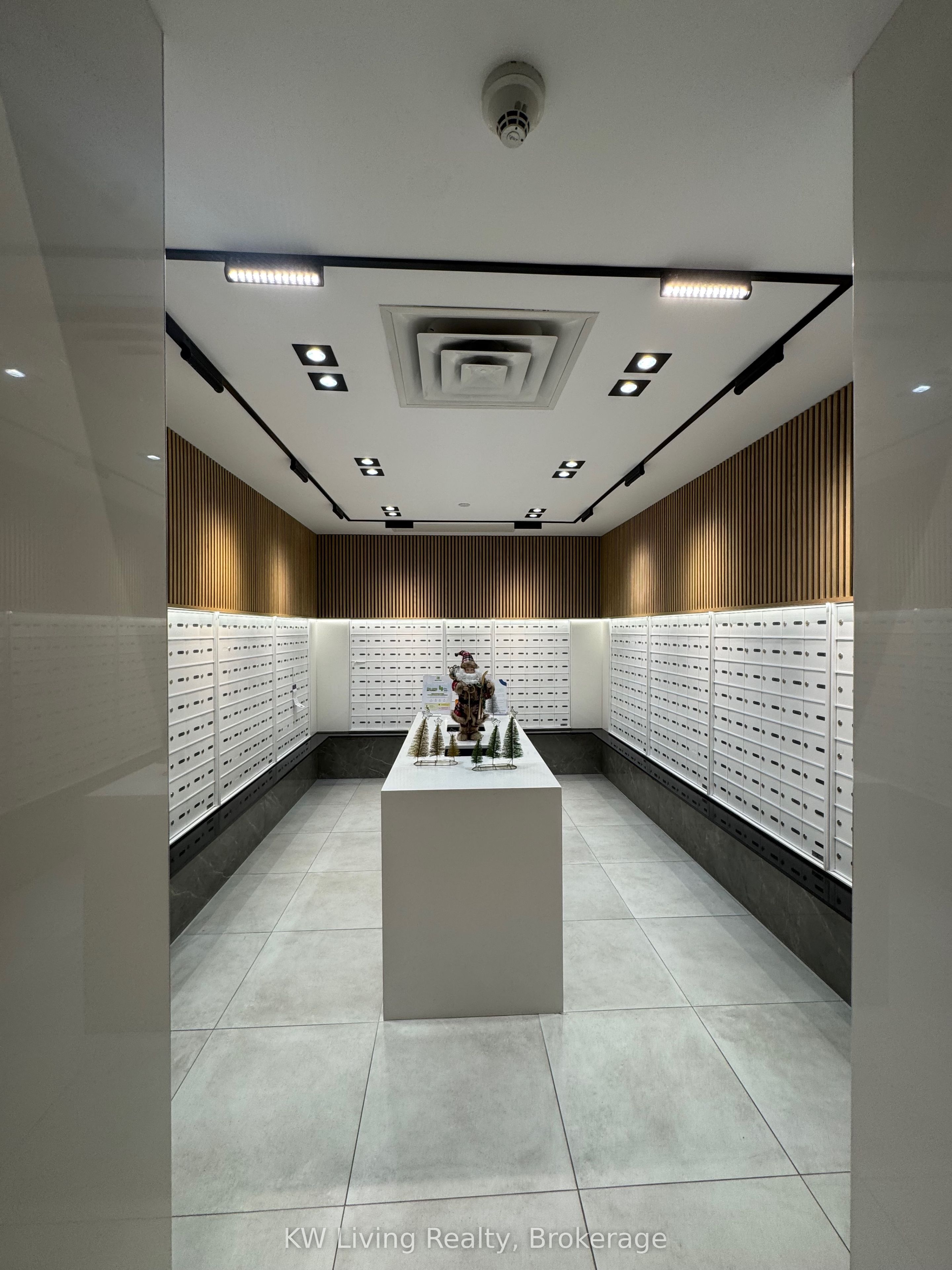 2220 Lakeshore Boulevard W 1501