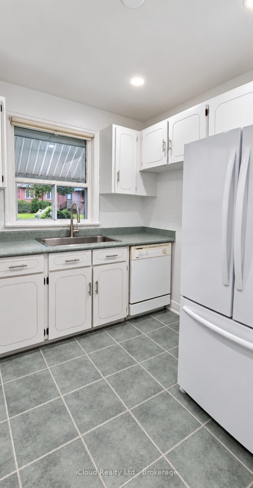 27 Inchcliffe Crescent Upper