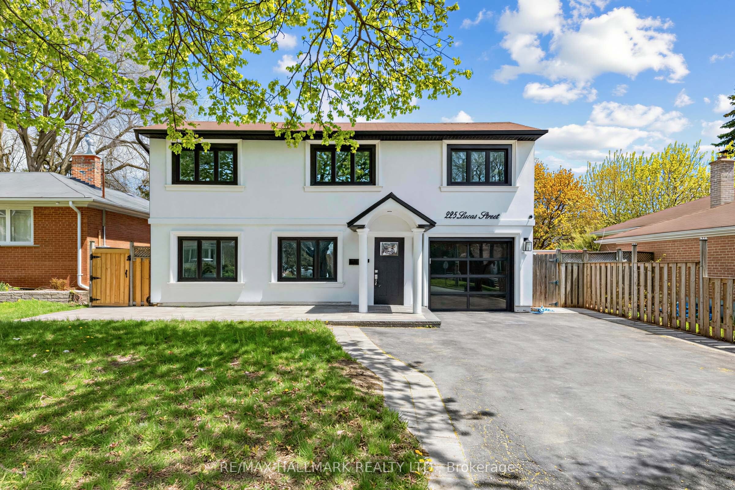 Photo 1 of 21 — 225 Lucas Street, Richmond Hill, ON L4C 4P9