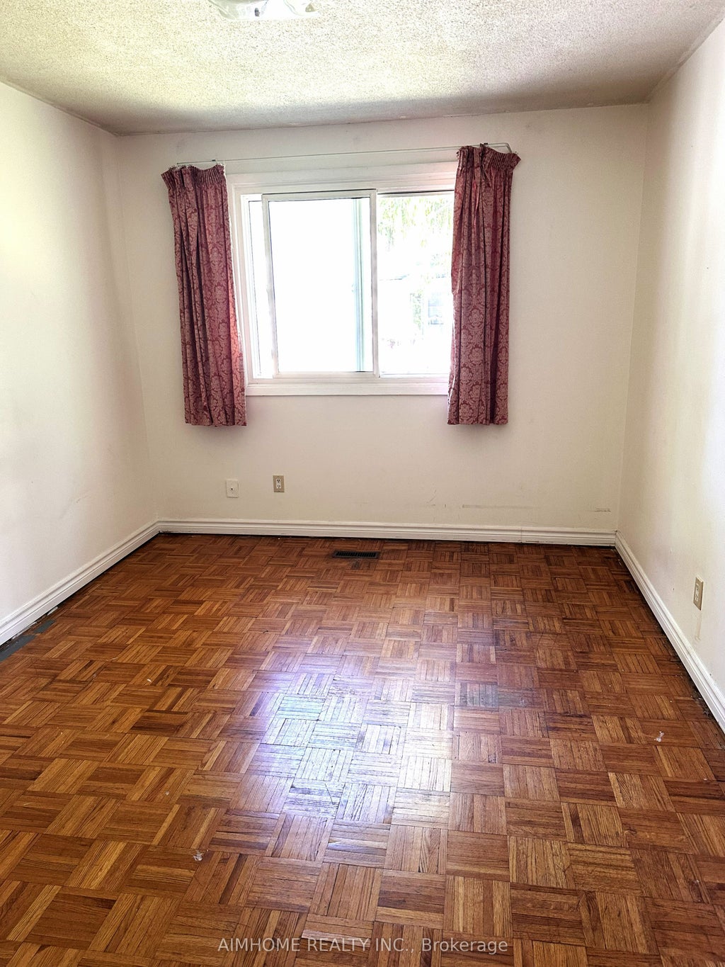 Photo of 302 Cliffwood Road, Toronto, ON M2H 2E5 (MLS # C14096318)