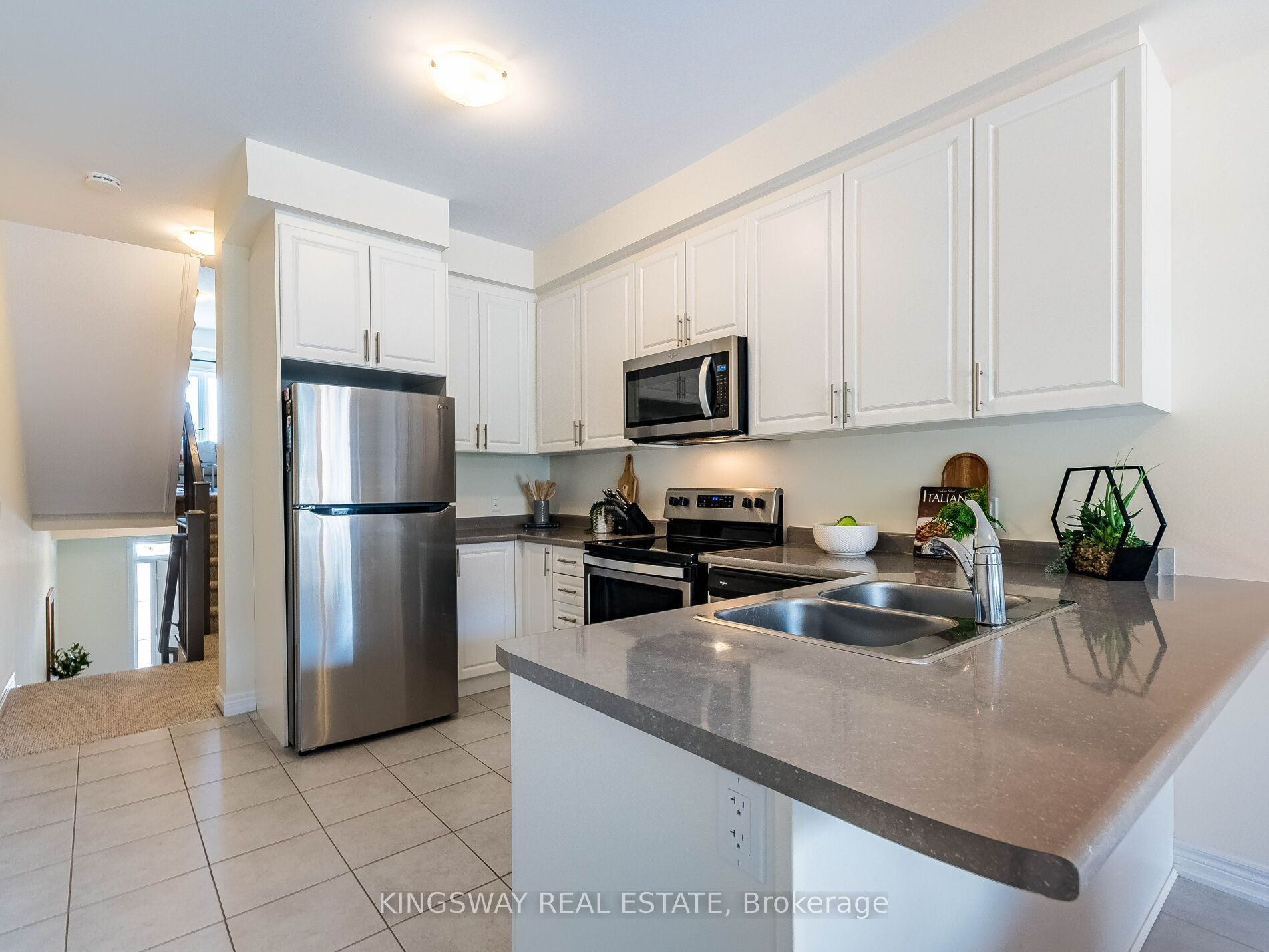 279 Skinner Road N