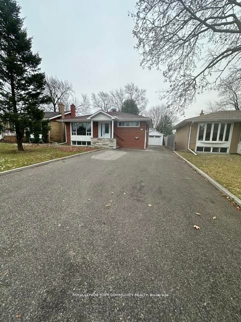 388 Allen Court Richmond Hill ON L4C 1G5