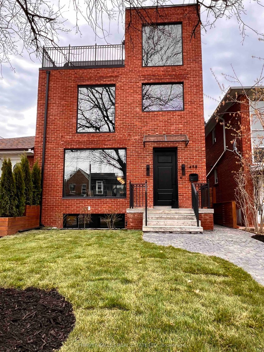 Photo of 498 Roxton Road, Toronto, ON M6G 3R4 (MLS # C12368184)
