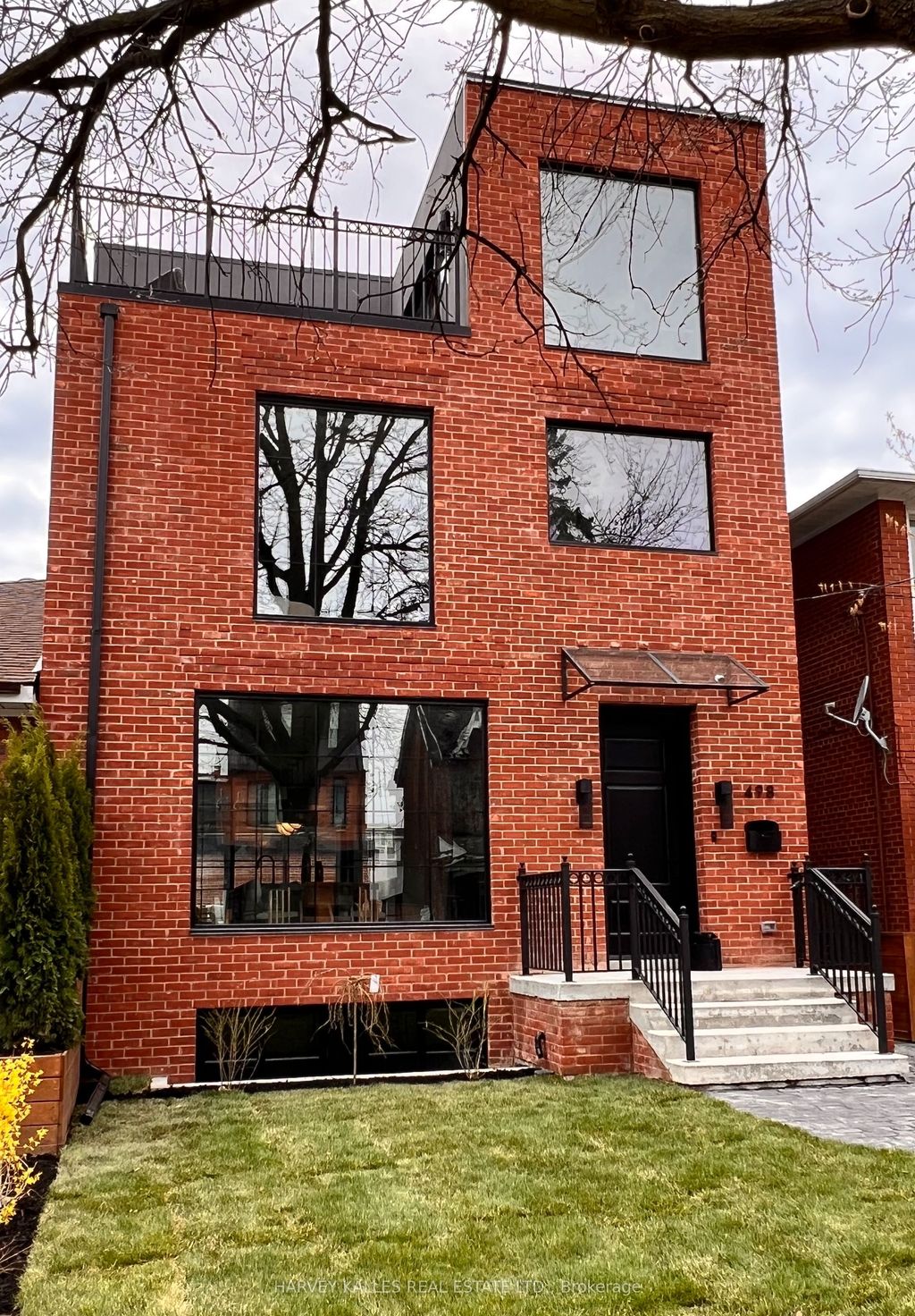 Photo of 498 Roxton Road, Toronto, ON M6G 3R4 (MLS # C12368184)