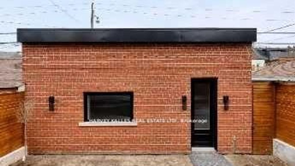 Photo of 498 Roxton Road, Toronto, ON M6G 3R4 (MLS # C12368184)