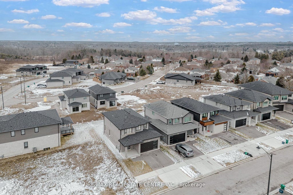 Photo of 8 Moon Crescent, Cambridge, ON N1S 0C4 (MLS # X13724510)