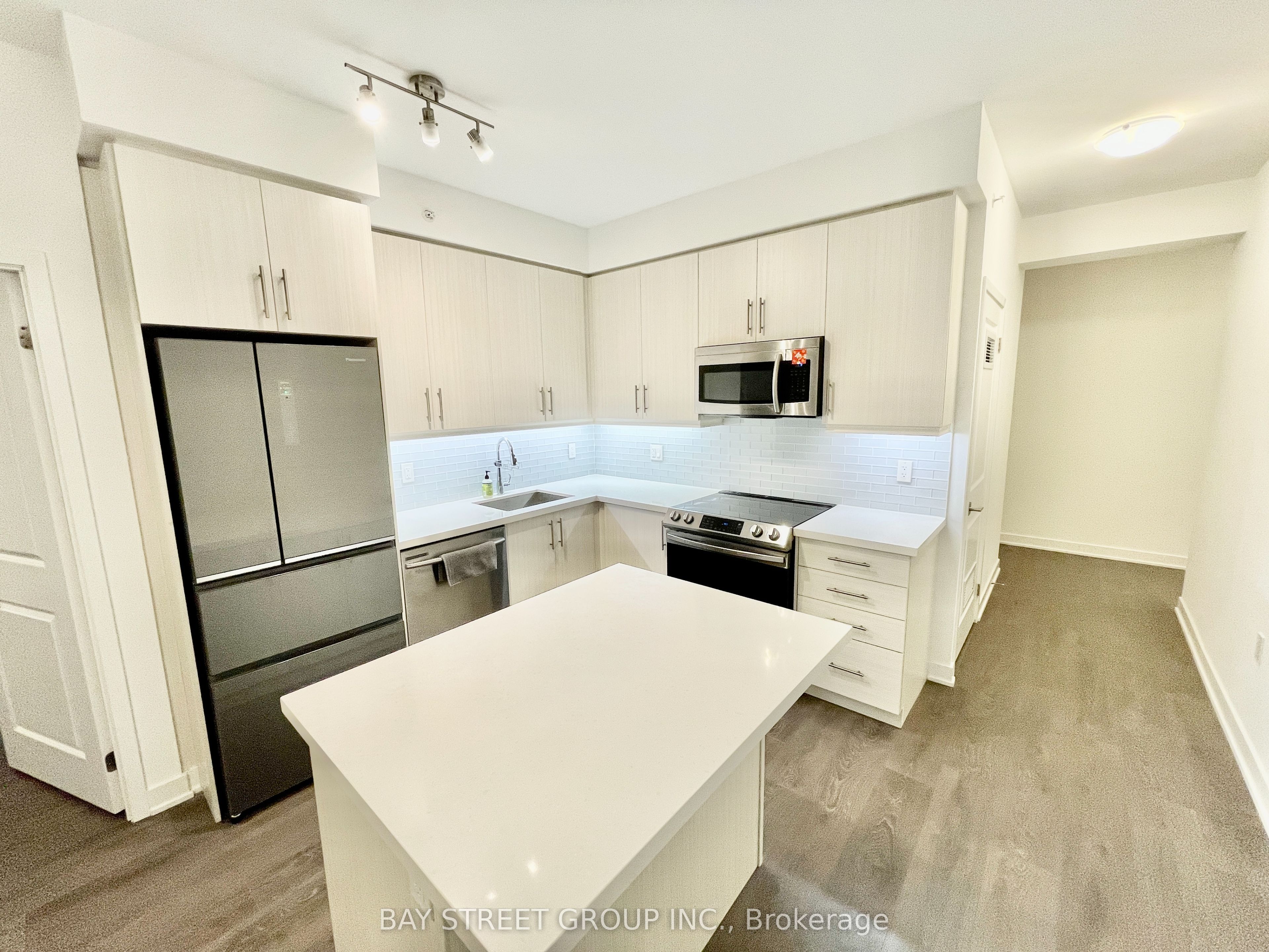 75 Oneida Crescent 703
