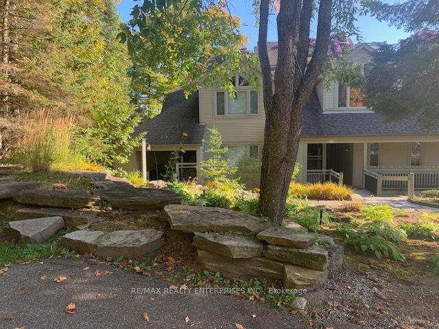 Photo of 4031 Grandview Forest Hill Drive #11, Huntsville, ON P1H 2J5 (MLS # X13588680)